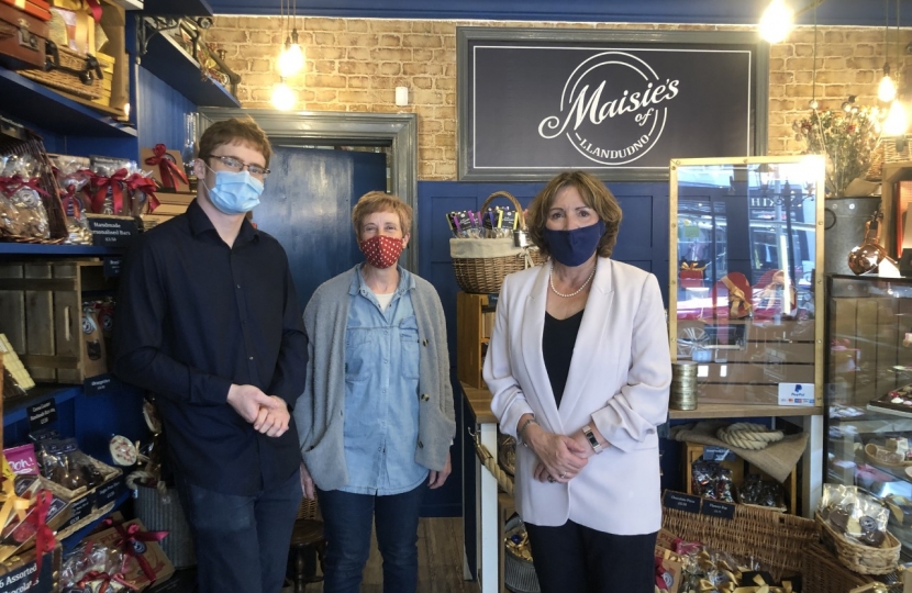  Janet Finch-Saunders MS with Tim and Karen Winstanley. 