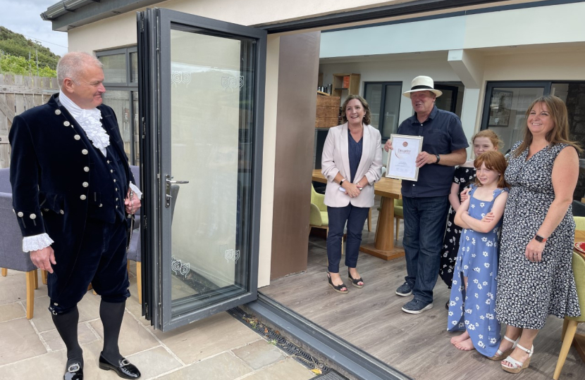 Janet Finch-Saunders MS/AS