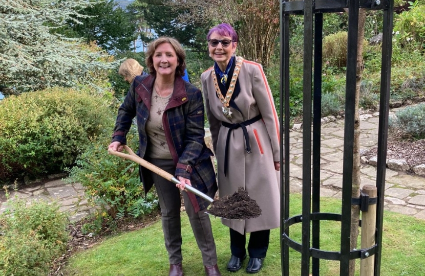 Janet Finch-Saunders MS