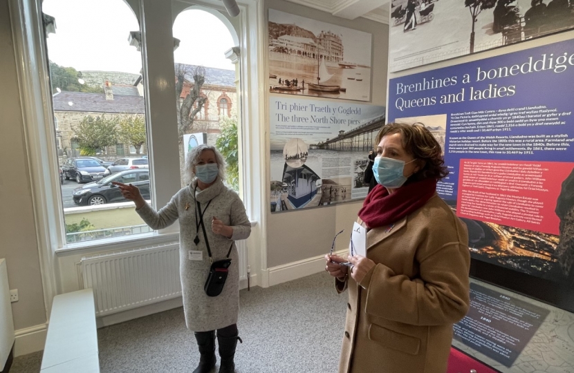 Janet Finch-Saunders MS