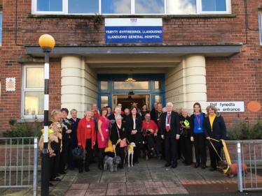 Llandundo hospital volunteers