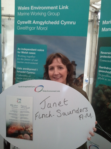 Janet signs the WEL Marine Declaration